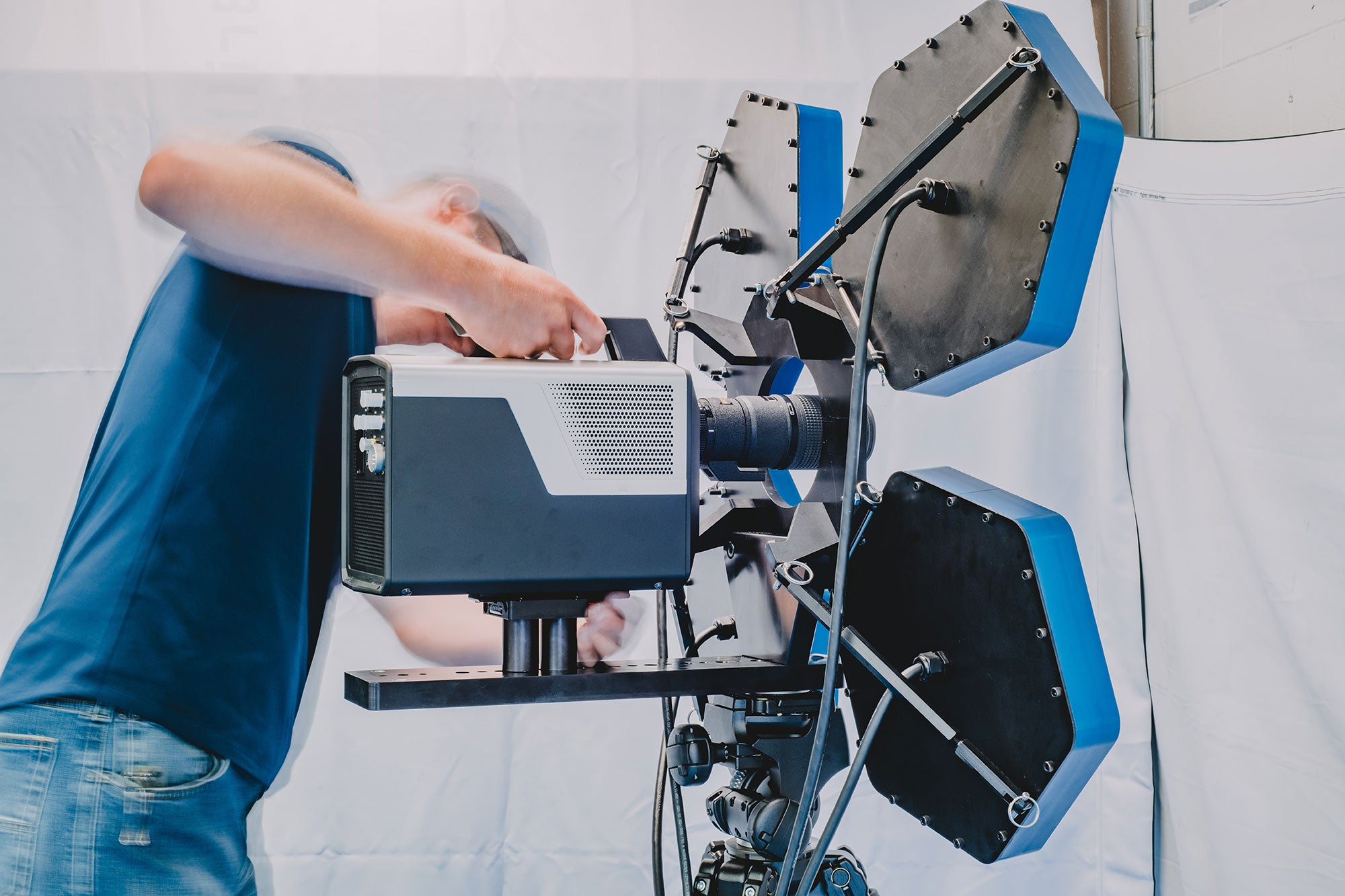Universal Tripod Mount System (UTM-1800)
